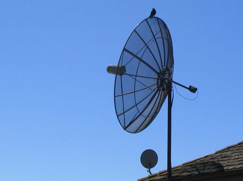 how does Satellite TV work