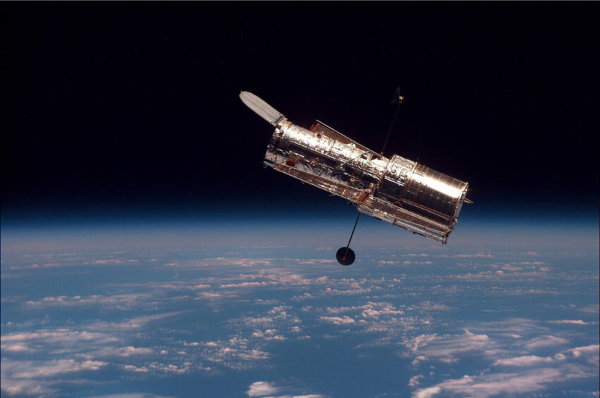 interesting facts about the hubble telescope